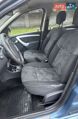 Хэтчбек Dacia Sandero 2009 в 