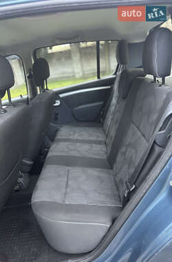 Хэтчбек Dacia Sandero 2009 в 