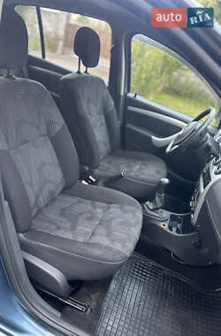 Хэтчбек Dacia Sandero 2009 в 
