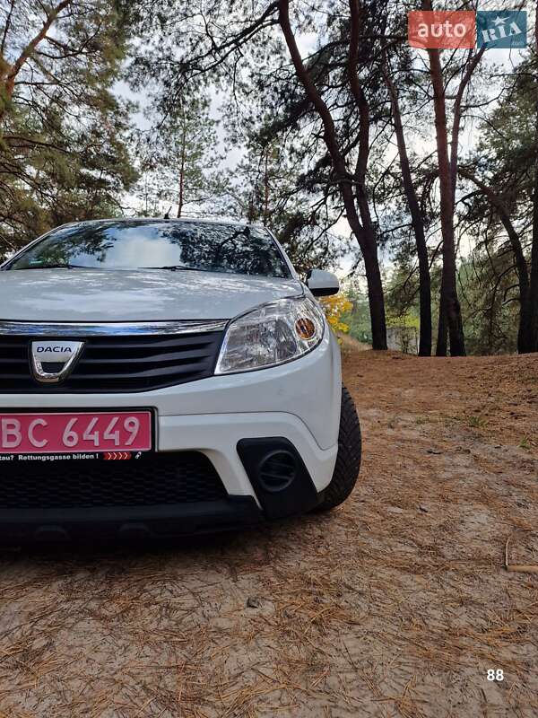Хэтчбек Dacia Sandero 2009 в Полтаве