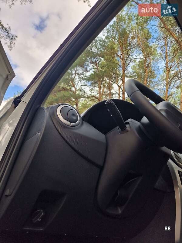Хэтчбек Dacia Sandero 2009 в Полтаве
