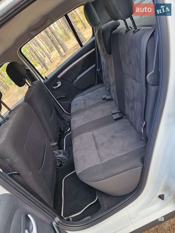 Хэтчбек Dacia Sandero 2009 в Полтаве