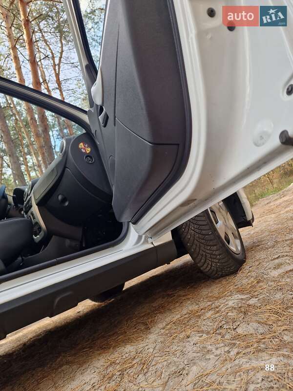 Хэтчбек Dacia Sandero 2009 в Полтаве