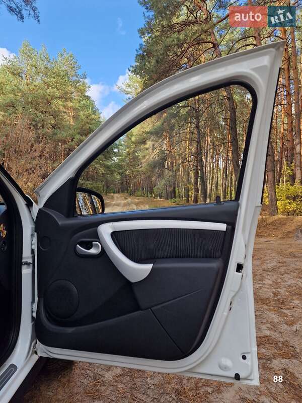 Хэтчбек Dacia Sandero 2009 в Полтаве