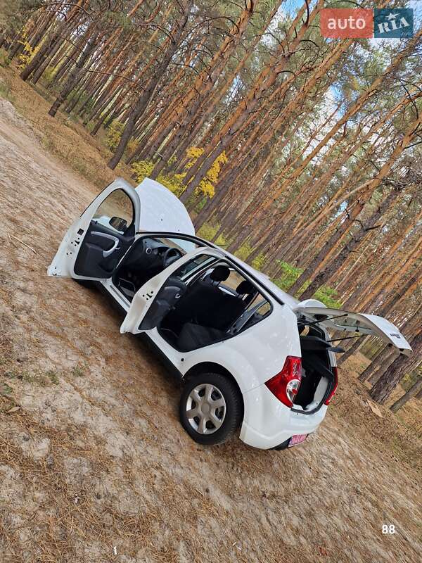 Хэтчбек Dacia Sandero 2009 в Полтаве