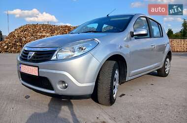 Хетчбек Dacia Sandero 2010 в Чернігові