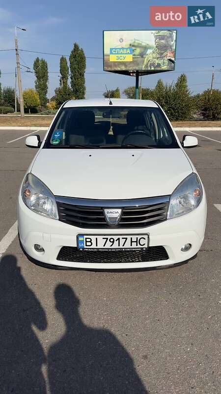 Хэтчбек Dacia Sandero 2009 в 