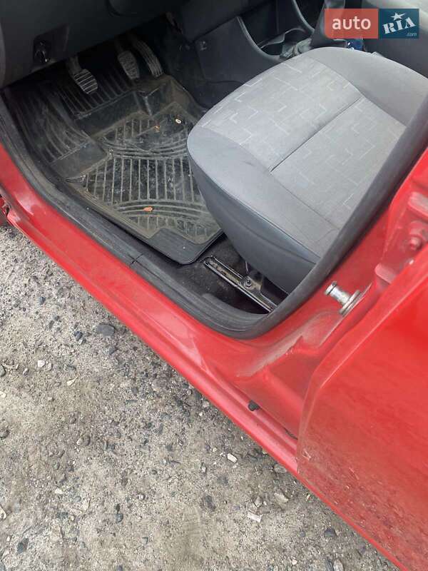 Хетчбек Dacia Sandero 2010 в Сумах фото 4 Хетчбек Dacia Sandero 2010 в Сумах