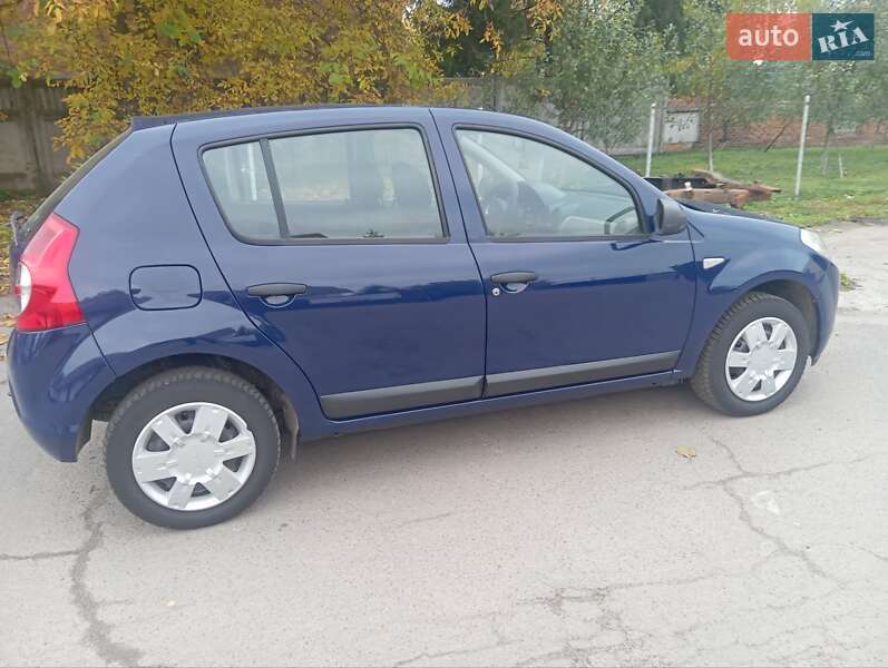 Хэтчбек Dacia Sandero 2009 в Калиновке