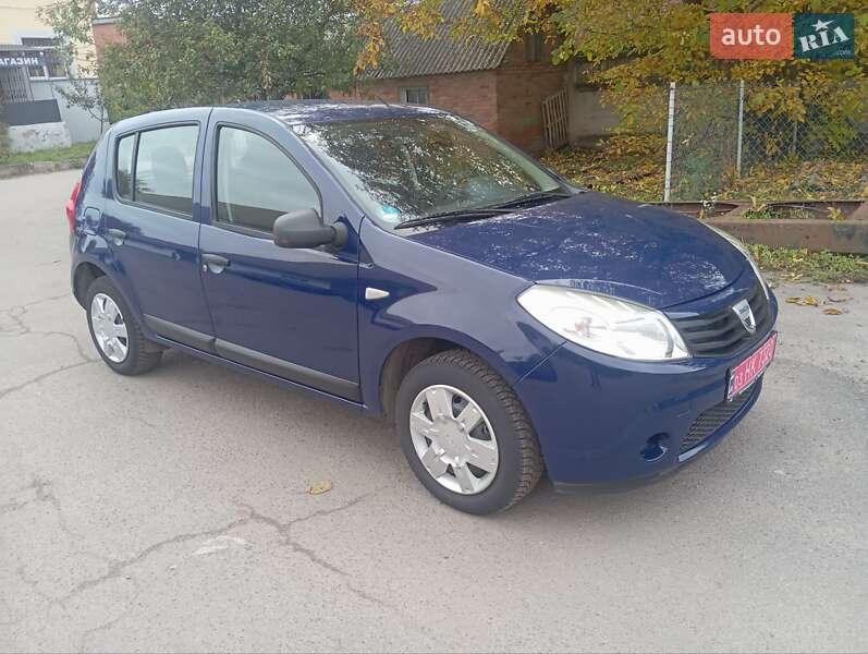 Хэтчбек Dacia Sandero 2009 в Калиновке