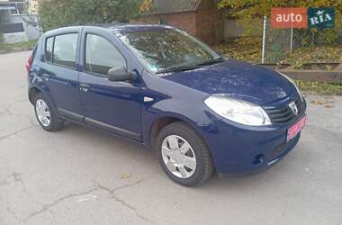 Хэтчбек Dacia Sandero 2009 в 