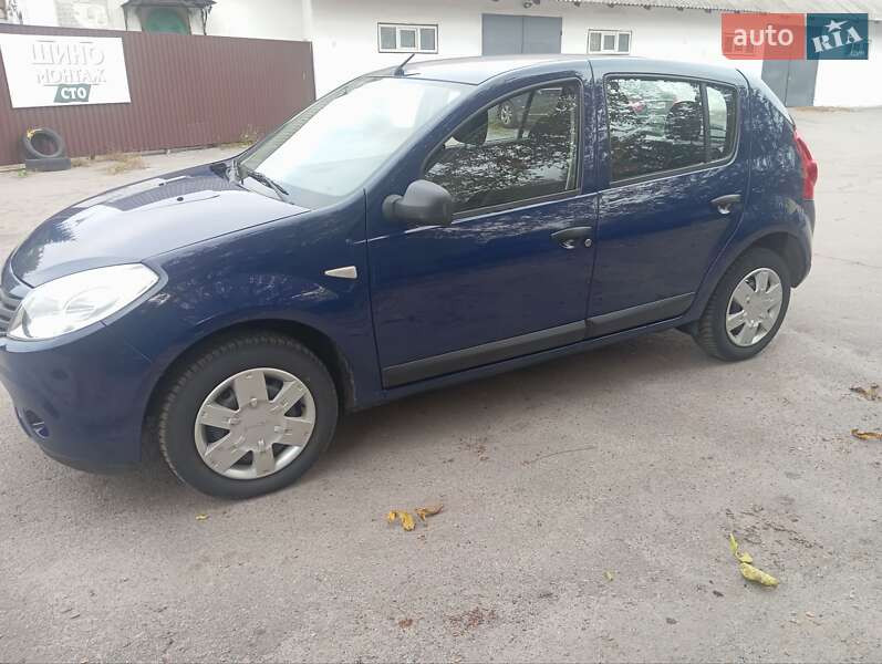 Хэтчбек Dacia Sandero 2009 в Калиновке