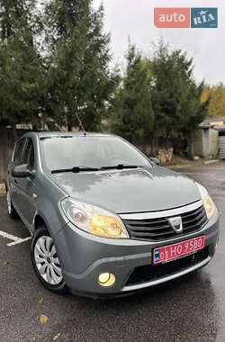 Хэтчбек Dacia Sandero 2008 в 