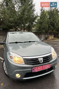 Хэтчбек Dacia Sandero 2008 в 