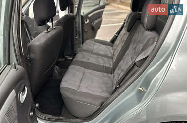 Хэтчбек Dacia Sandero 2008 в 