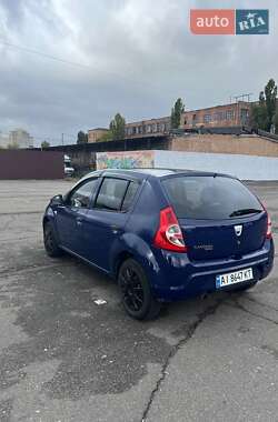 Хетчбек Dacia Sandero 2009 в 