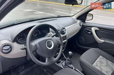 Хэтчбек Dacia Sandero 2009 в 