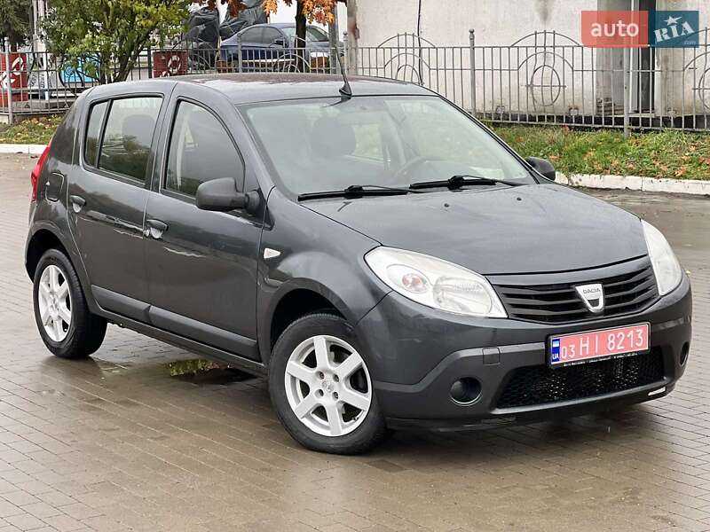 Хэтчбек Dacia Sandero 2009 в 