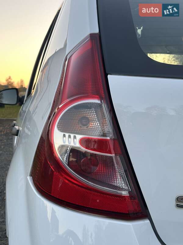Хэтчбек Dacia Sandero 2009 в Любешове