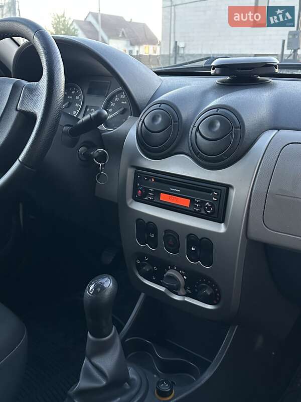 Хэтчбек Dacia Sandero 2009 в Любешове