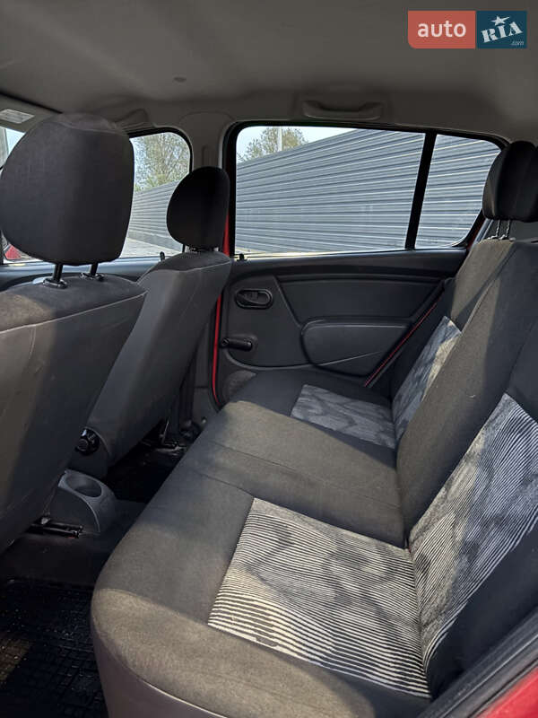 Хетчбек Dacia Sandero 2008 в Кам'янець-Подільському фото 10 Хетчбек Dacia Sandero 2008 в Кам'янець-Подільському
