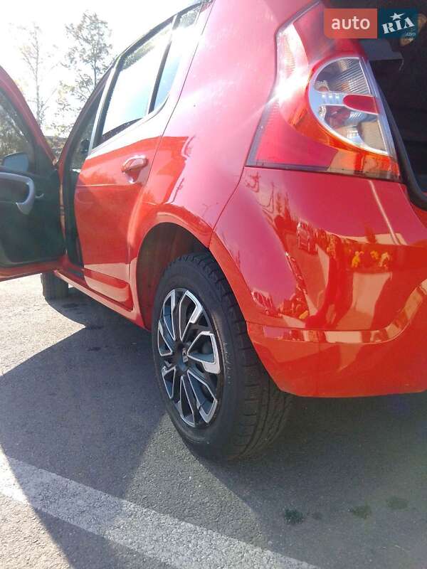 Хэтчбек Dacia Sandero 2009 в Запорожье фото 4 Хэтчбек Dacia Sandero 2009 в Запорожье