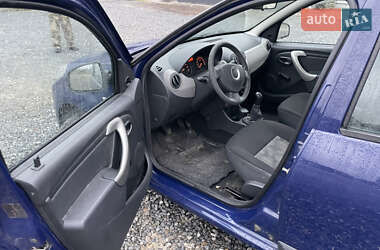 Хэтчбек Dacia Sandero 2008 в 