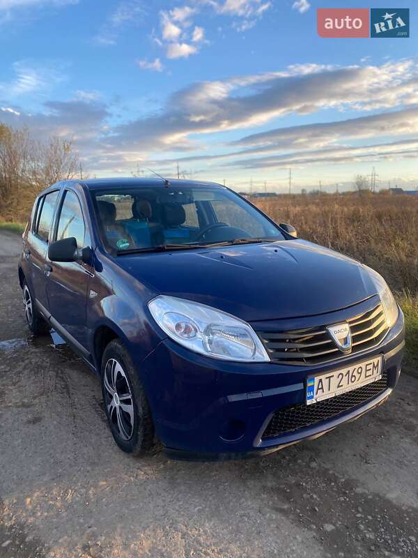 Хэтчбек Dacia Sandero 2009 в Ивано-Франковске фото Хэтчбек Dacia Sandero 2009 в Ивано-Франковске