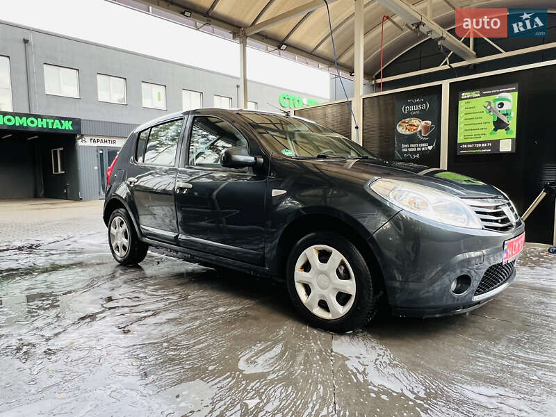 Хетчбек Dacia Sandero 2008 в Києві