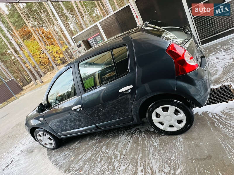 Хетчбек Dacia Sandero 2008 в Києві