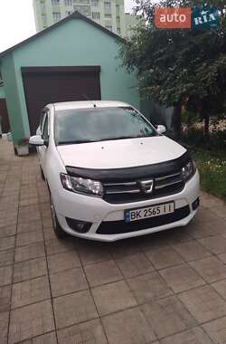 Хэтчбек Dacia Sandero 2015 в Ровно