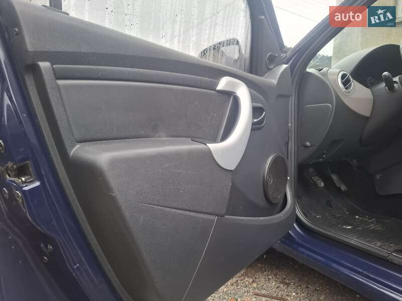 Хэтчбек Dacia Sandero 2012 в Кривом Роге фото 2 Хэтчбек Dacia Sandero 2012 в Кривом Роге