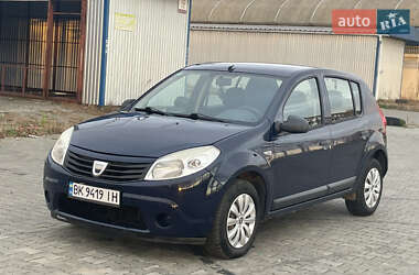 Хэтчбек Dacia Sandero 2010 в Луцке