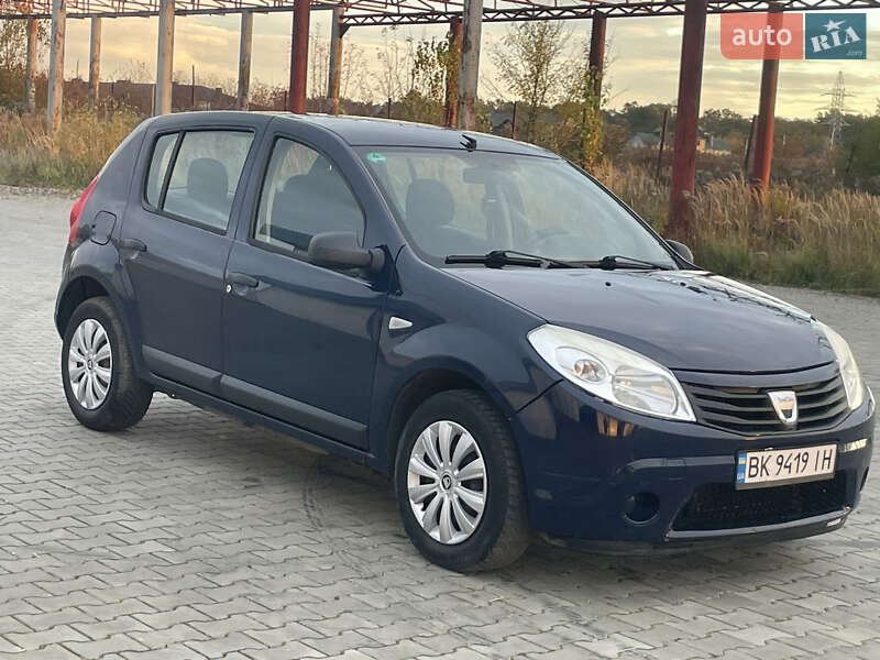 Хетчбек Dacia Sandero 2010 в Луцьку