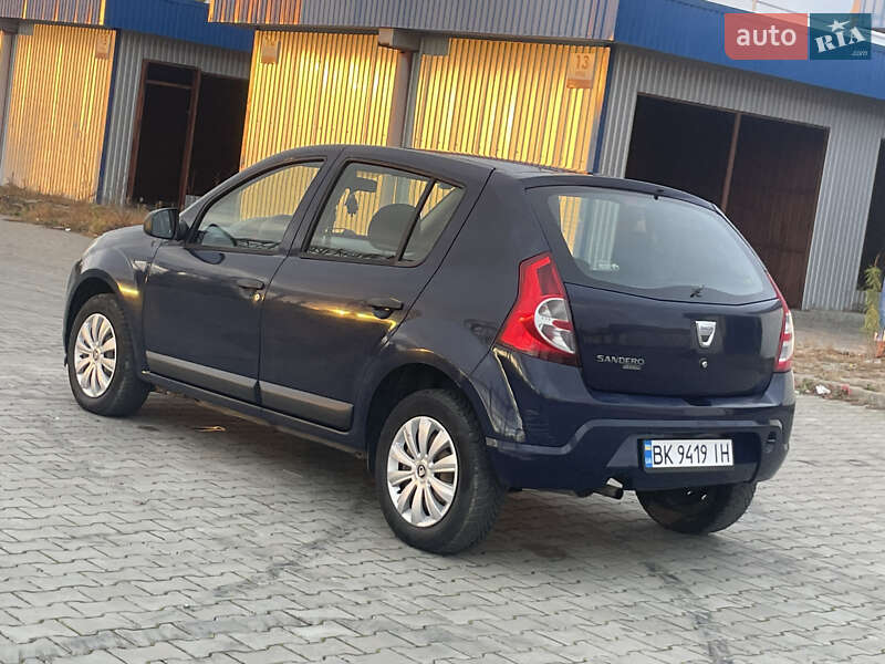 Хетчбек Dacia Sandero 2010 в Луцьку
