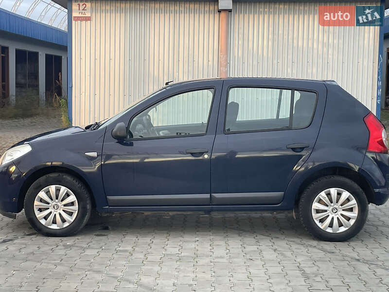 Хетчбек Dacia Sandero 2010 в Луцьку