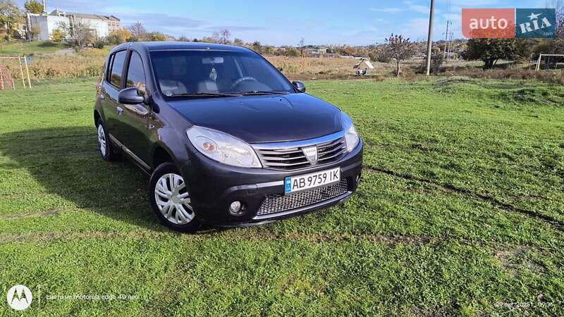 Хэтчбек Dacia Sandero 2011 в Вознесенске