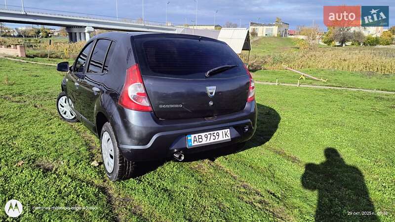 Хэтчбек Dacia Sandero 2011 в Вознесенске