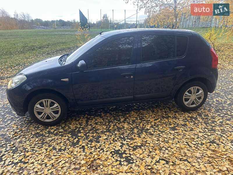 Хэтчбек Dacia Sandero 2009 в Полтаве