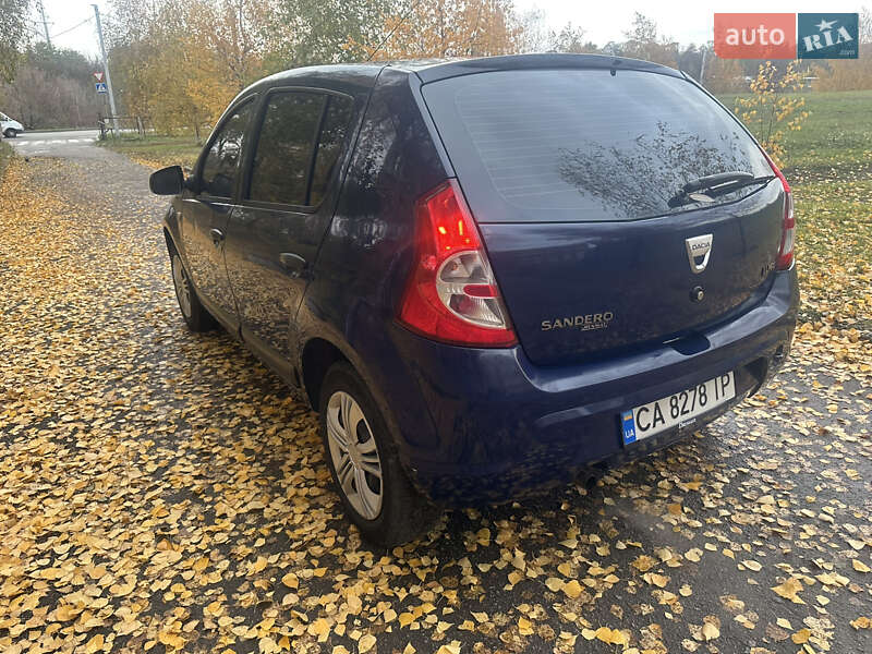 Хэтчбек Dacia Sandero 2009 в Полтаве