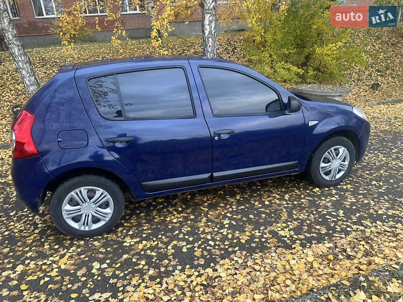 Хэтчбек Dacia Sandero 2009 в Полтаве