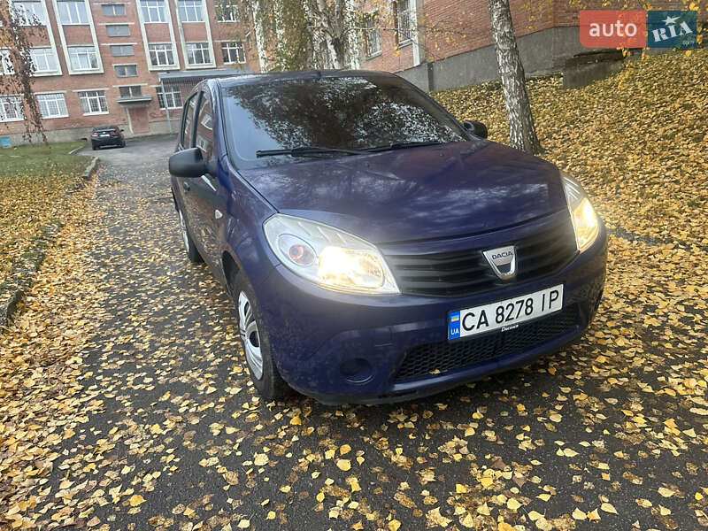 Хэтчбек Dacia Sandero 2009 в Полтаве