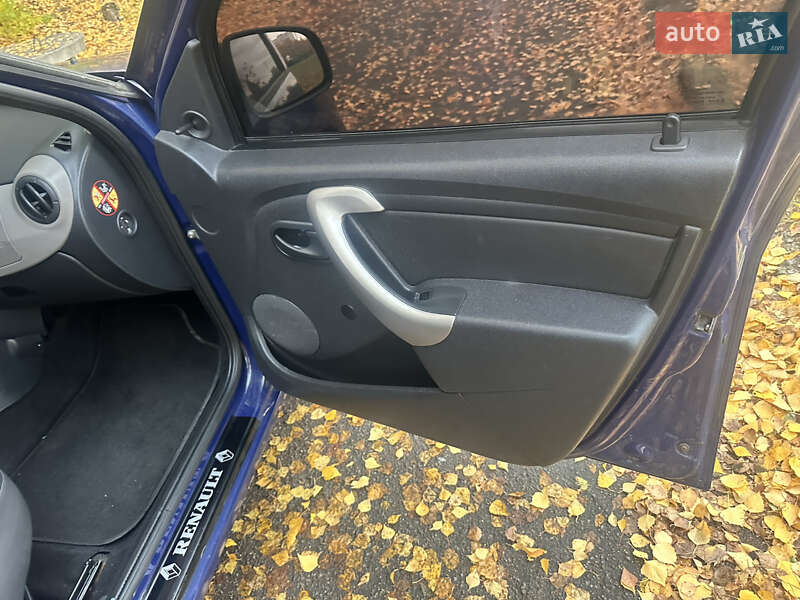 Хэтчбек Dacia Sandero 2009 в Полтаве