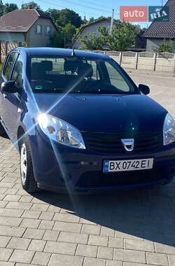 Хэтчбек Dacia Sandero 2009 в Остроге