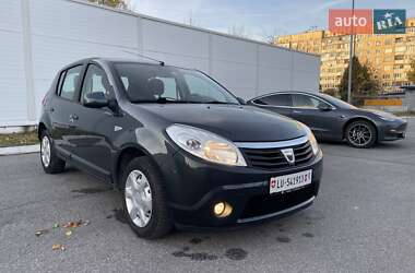 Хэтчбек Dacia Sandero 2012 в Львове