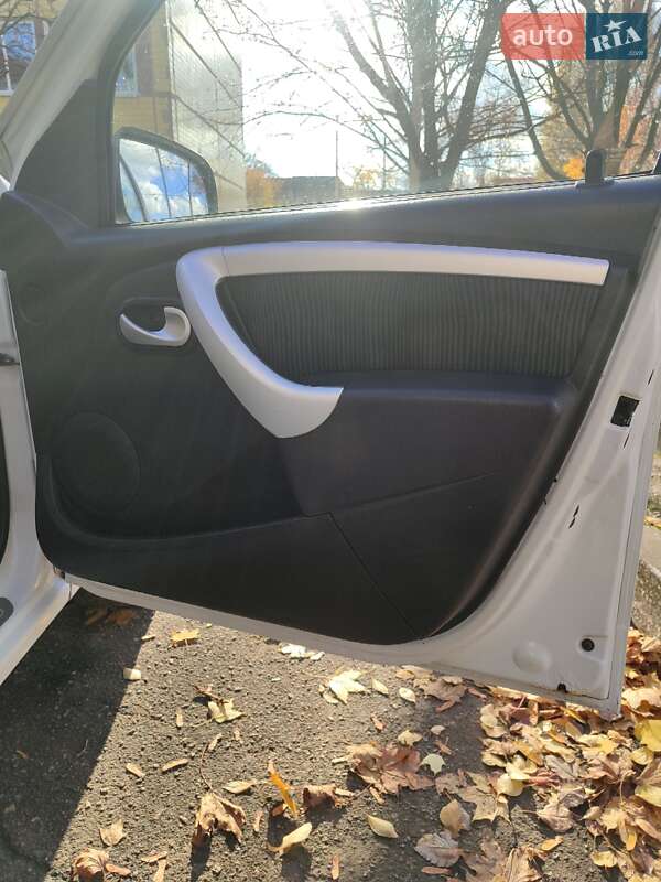 Хетчбек Dacia Sandero 2009 в Дніпрі