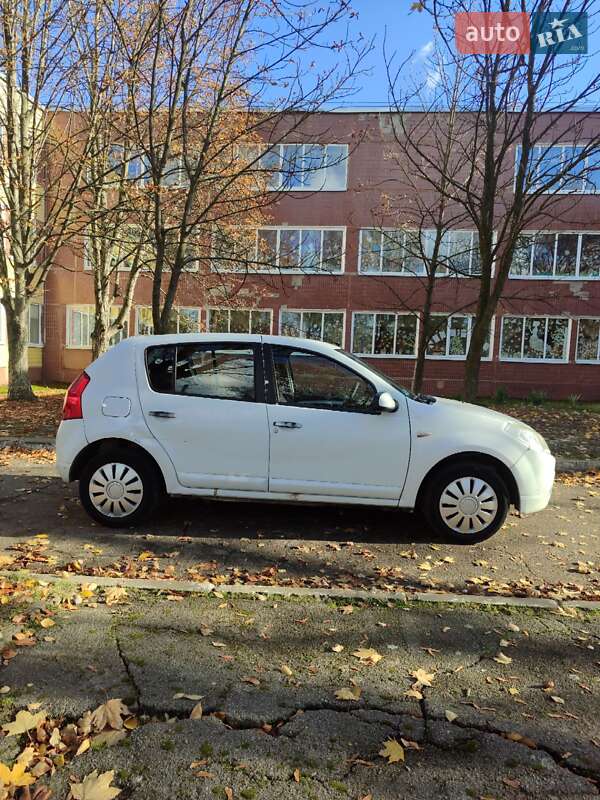 Хетчбек Dacia Sandero 2009 в Дніпрі