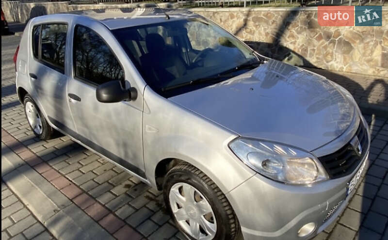 Хэтчбек Dacia Sandero 2009 в Львове