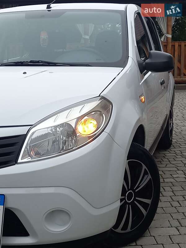 Хэтчбек Dacia Sandero 2009 в Самборе фото 2 Хэтчбек Dacia Sandero 2009 в Самборе