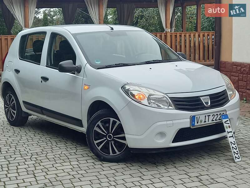 Хэтчбек Dacia Sandero 2009 в Самборе фото Хэтчбек Dacia Sandero 2009 в Самборе